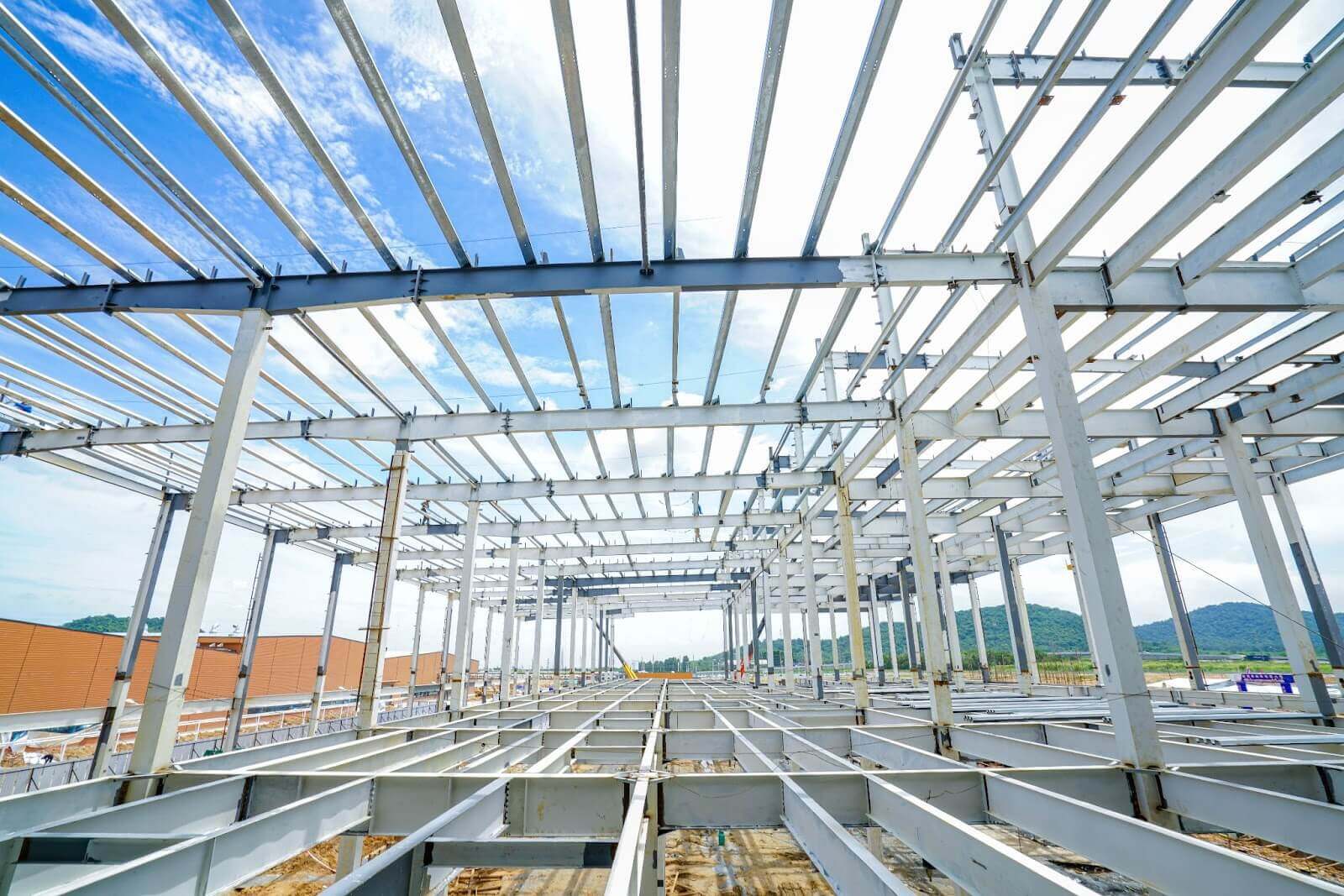 Building skeleton made from I-beams