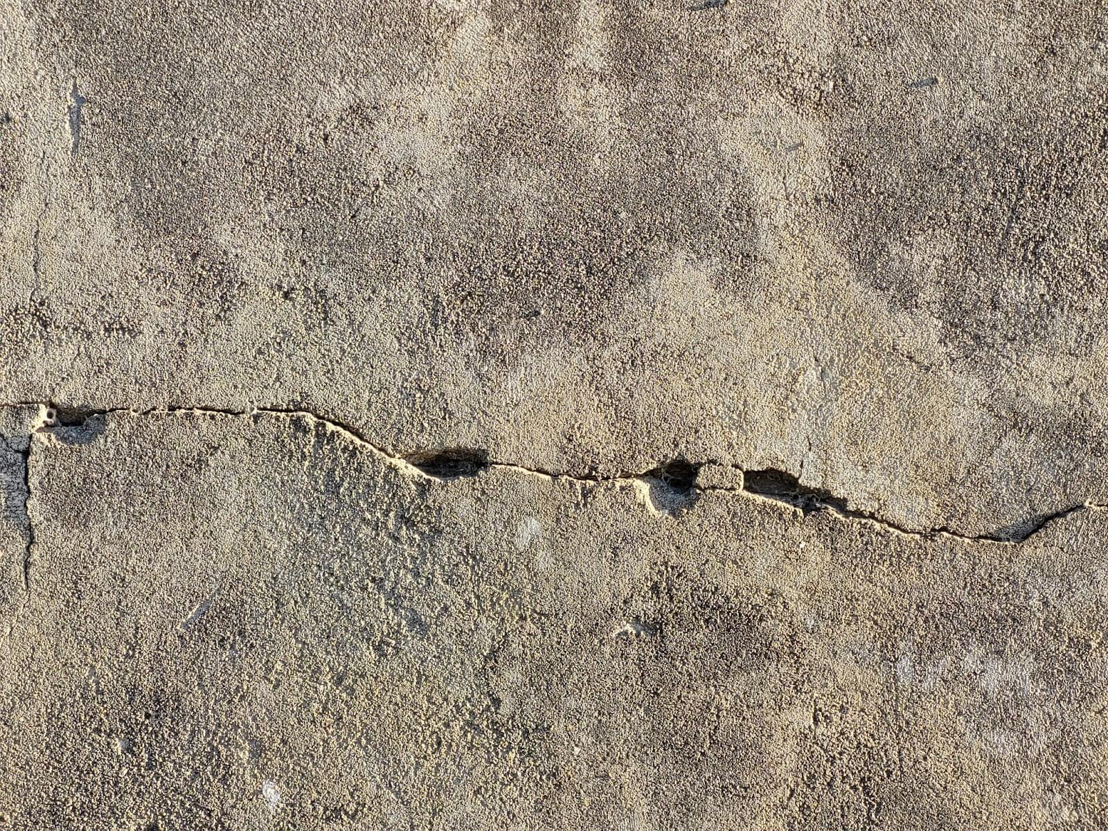 Structural concrete with cracks