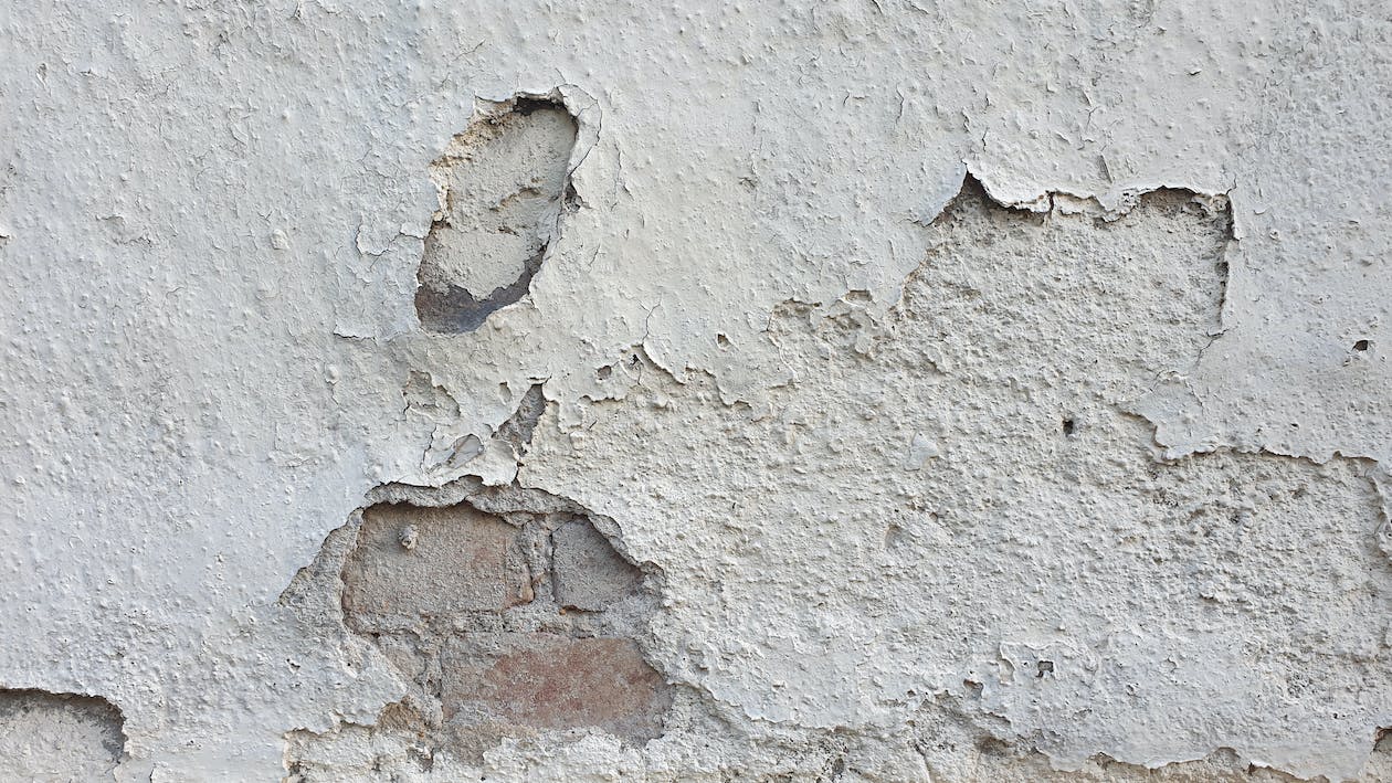 Structural concrete that needs scaling repairs